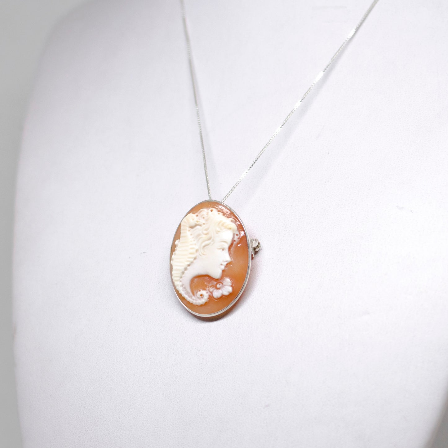 Pendant/Brooch Cameo Profile Woman