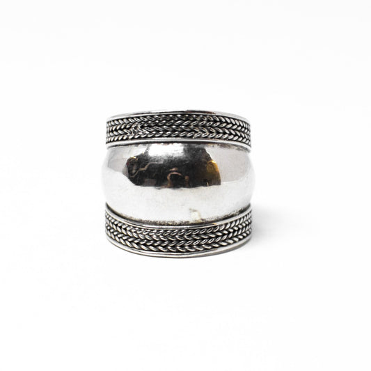 Ring entirely in silver