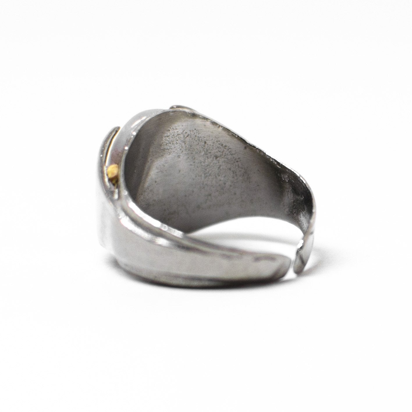 Silver ring and rose quartz stone
