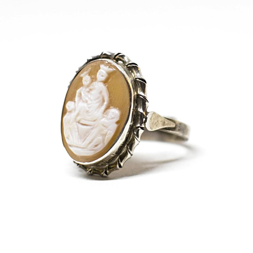 Cameo Ring "The Mother"