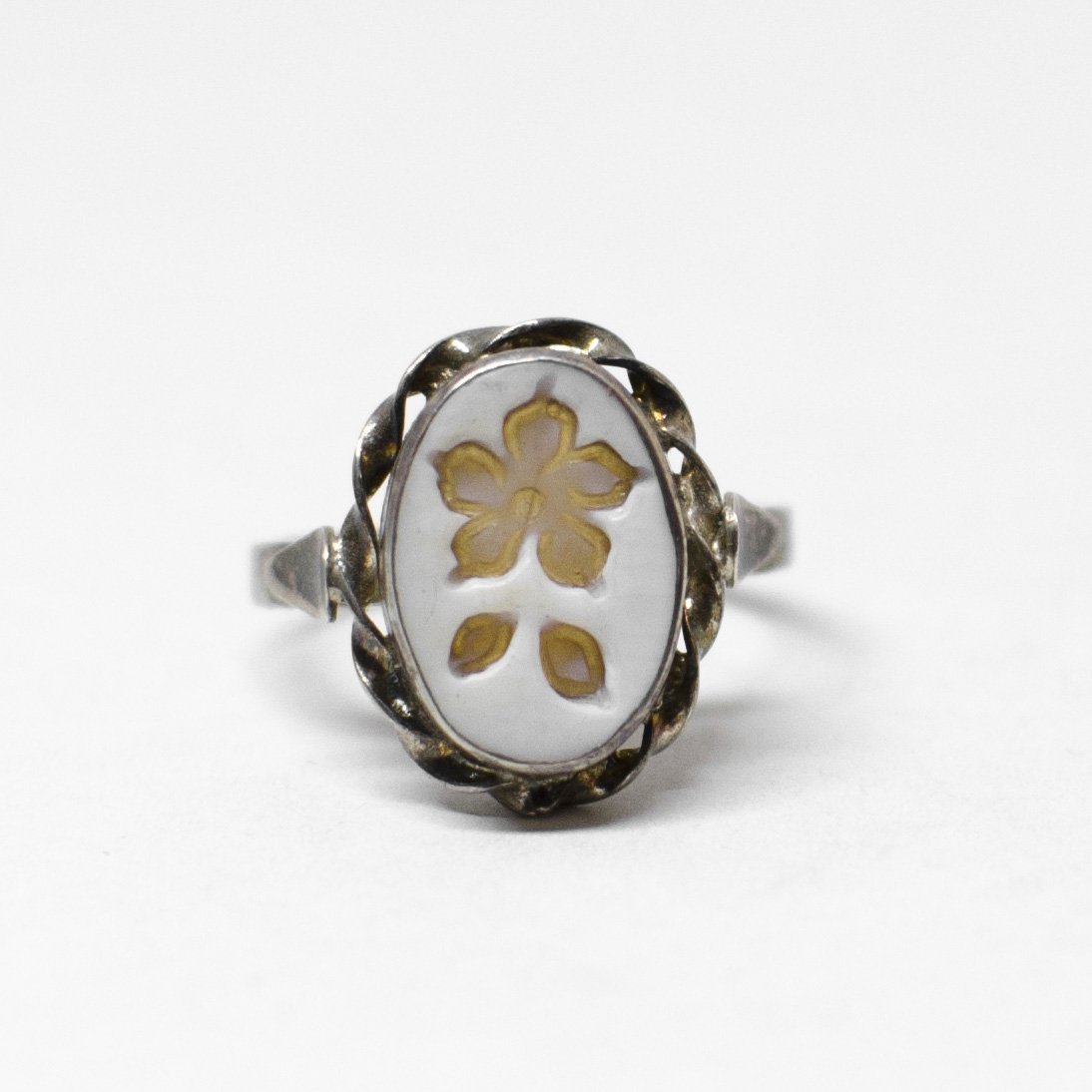 Anello Cammeo Incisione Inversa  Fiori