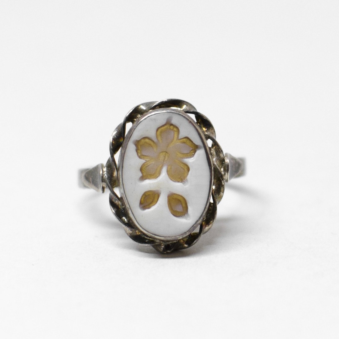 Anello Cammeo Incisione Inversa Fiori