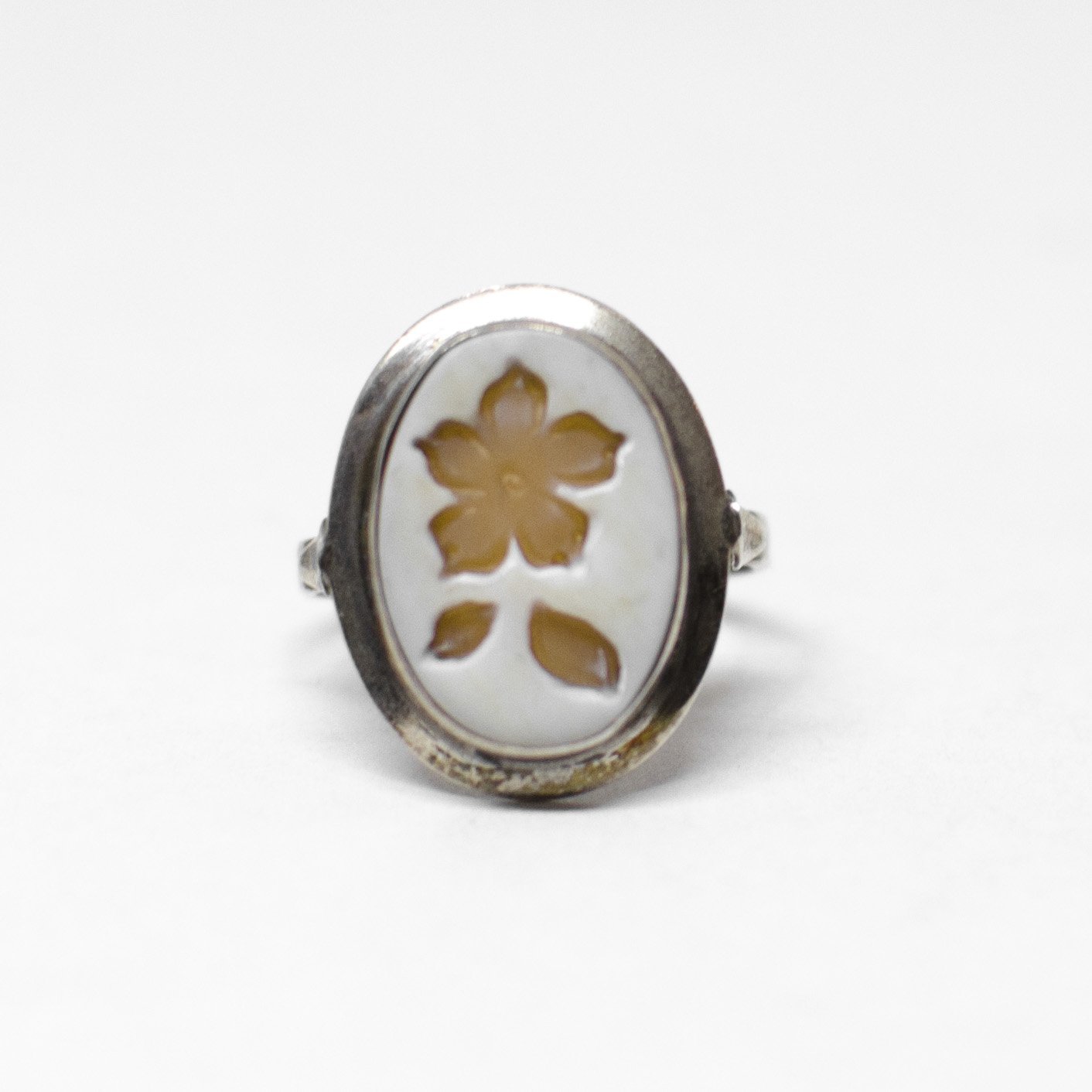 Anello Cammeo Incisione Inversa Fiori