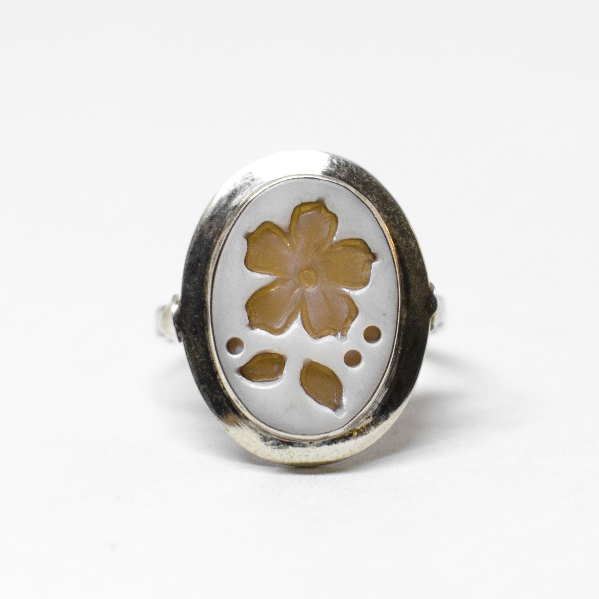 Anello Cammeo Incisione Inversa Fiori