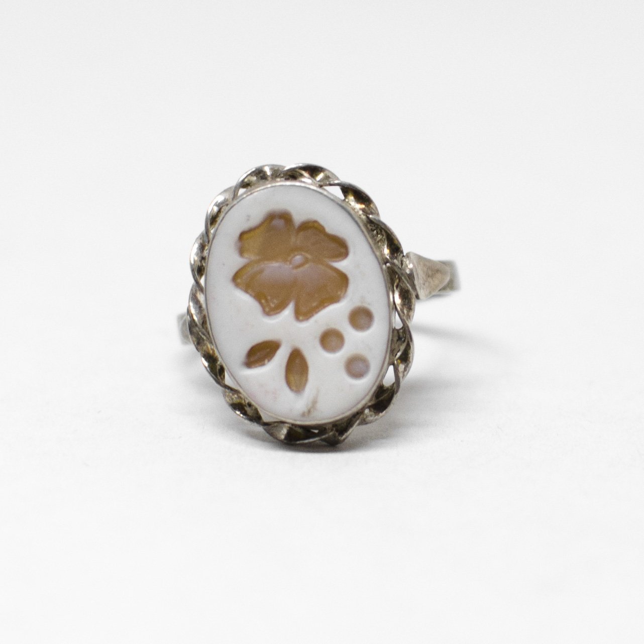 Anello Cammeo Incisione Inversa  Fiori