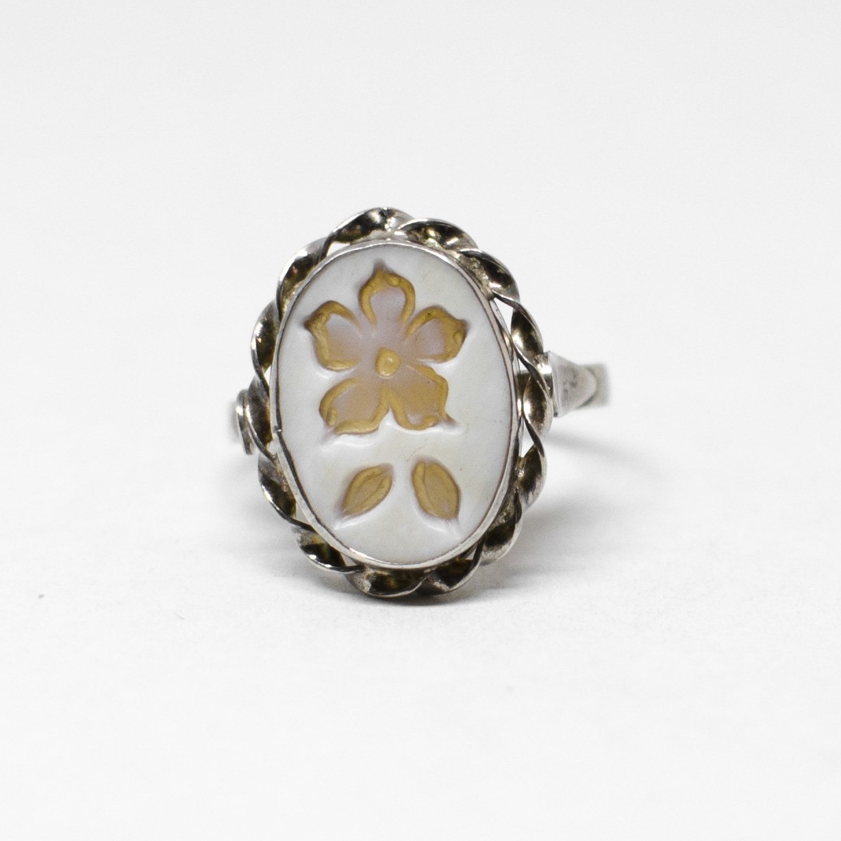 Anello Cammeo Incisione Inversa Fiori