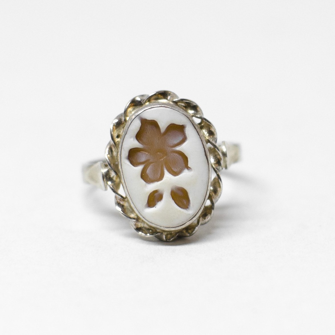Anello Cammeo Incisione Inversa  Fiori