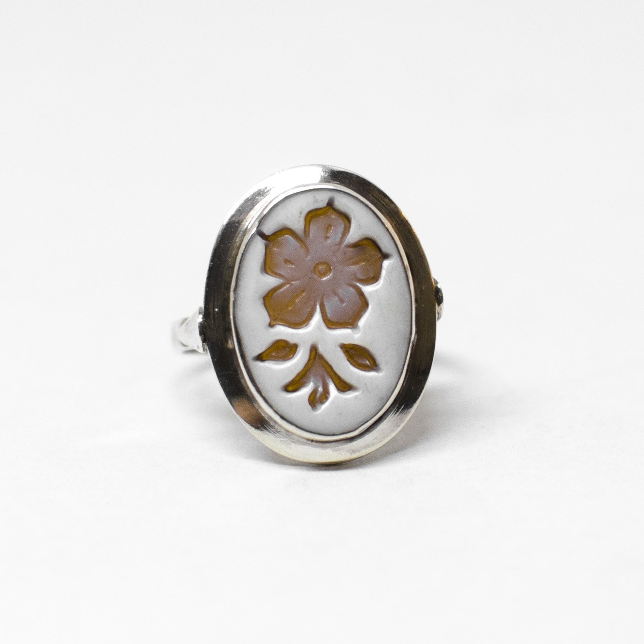 Anello Cammeo Incisione Inversa  Fiori