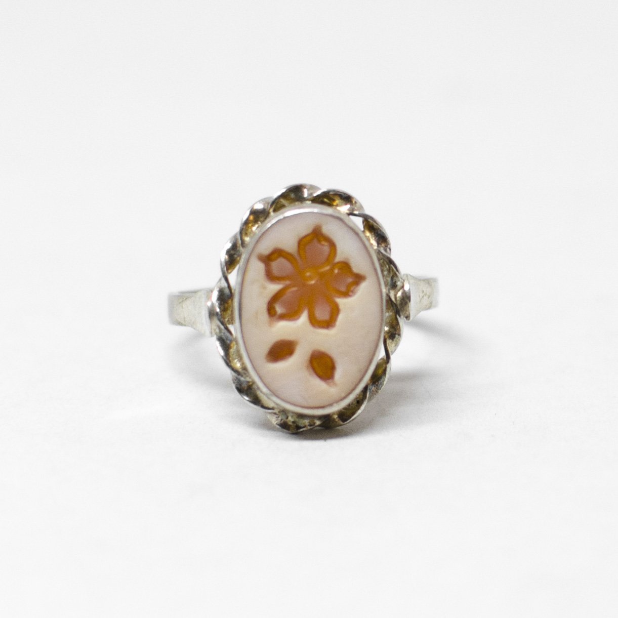 Anello Cammeo Incisione Inversa  Fiori