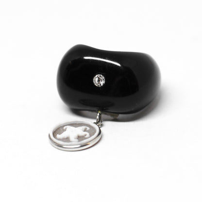 Agate Cameo and Zirconia Ring
