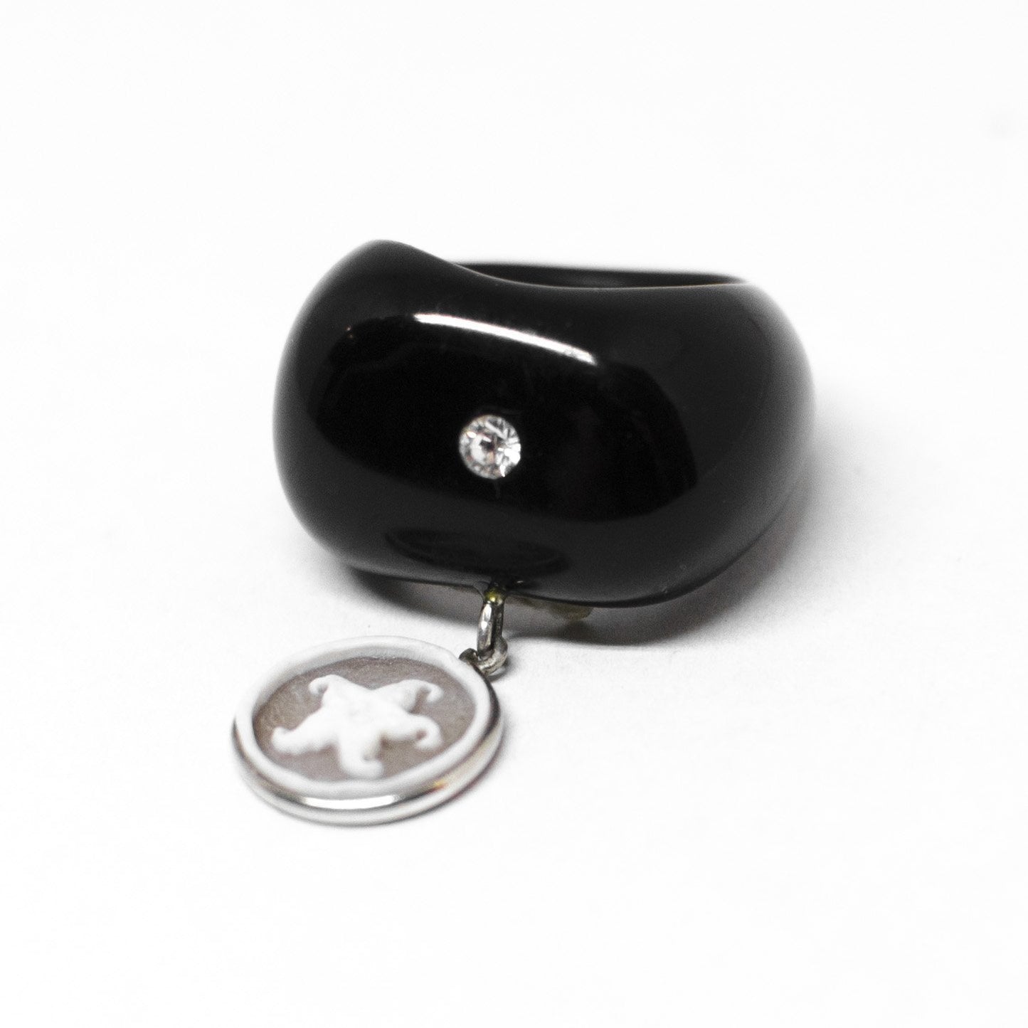 Agate Cameo and Zirconia Ring