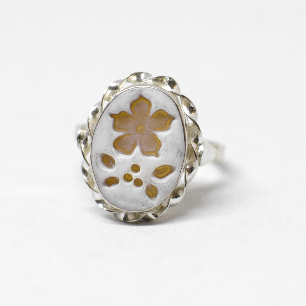 Anello Cammeo Incisione Inversa  Fiori
