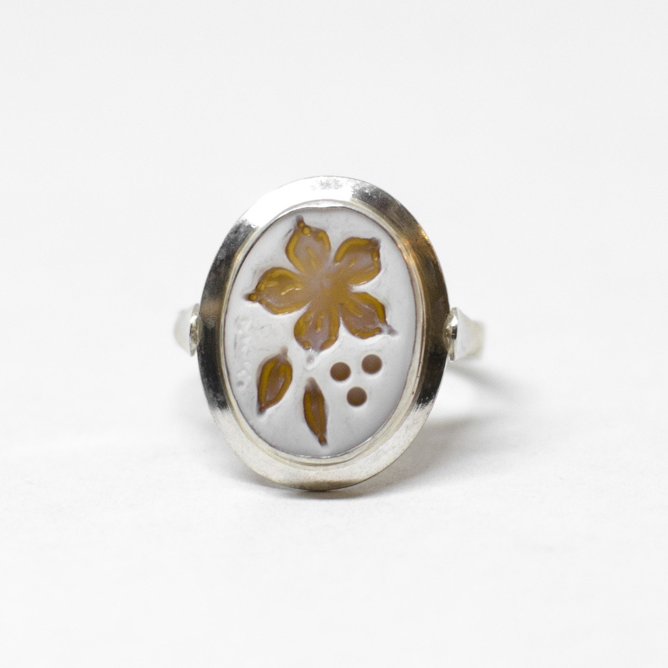 Anello Cammeo Incisione Inversa Fiori