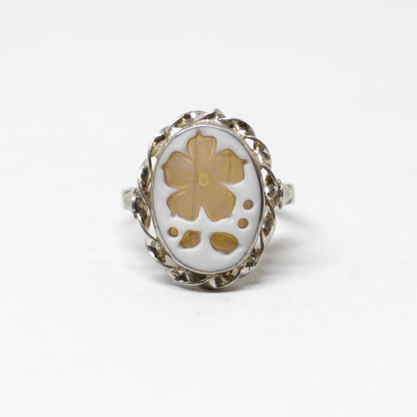 Anello Cammeo Incisione Inversa  Fiori