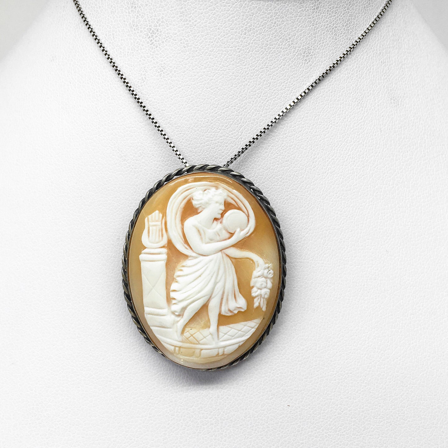 Antique Cameo Pendant/Brooch