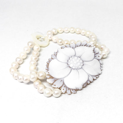 Bracciale Cammeo a Forma di Fiore con Perle