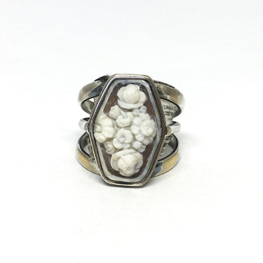 Cameo ring engraving flowers