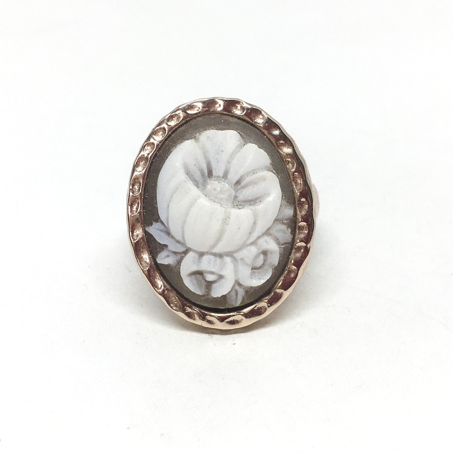 Cameo ring with flower