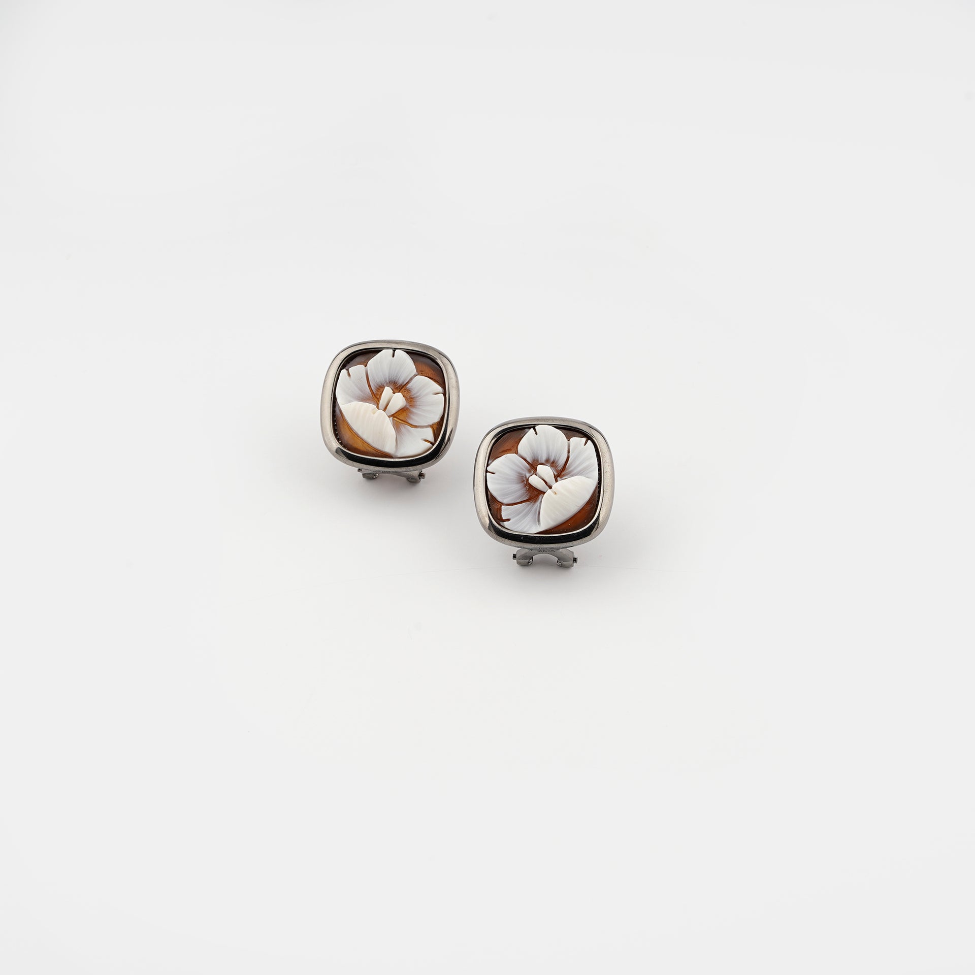 Orecchini in argento sterling: orecchini a bottone con quadrifoglio e zirconi cubici a forma di fiore - Italia Orecchini in argento sterling: orecchini a bottone con quadrifoglio e zirconi cubici a forma di fiore - Italia
