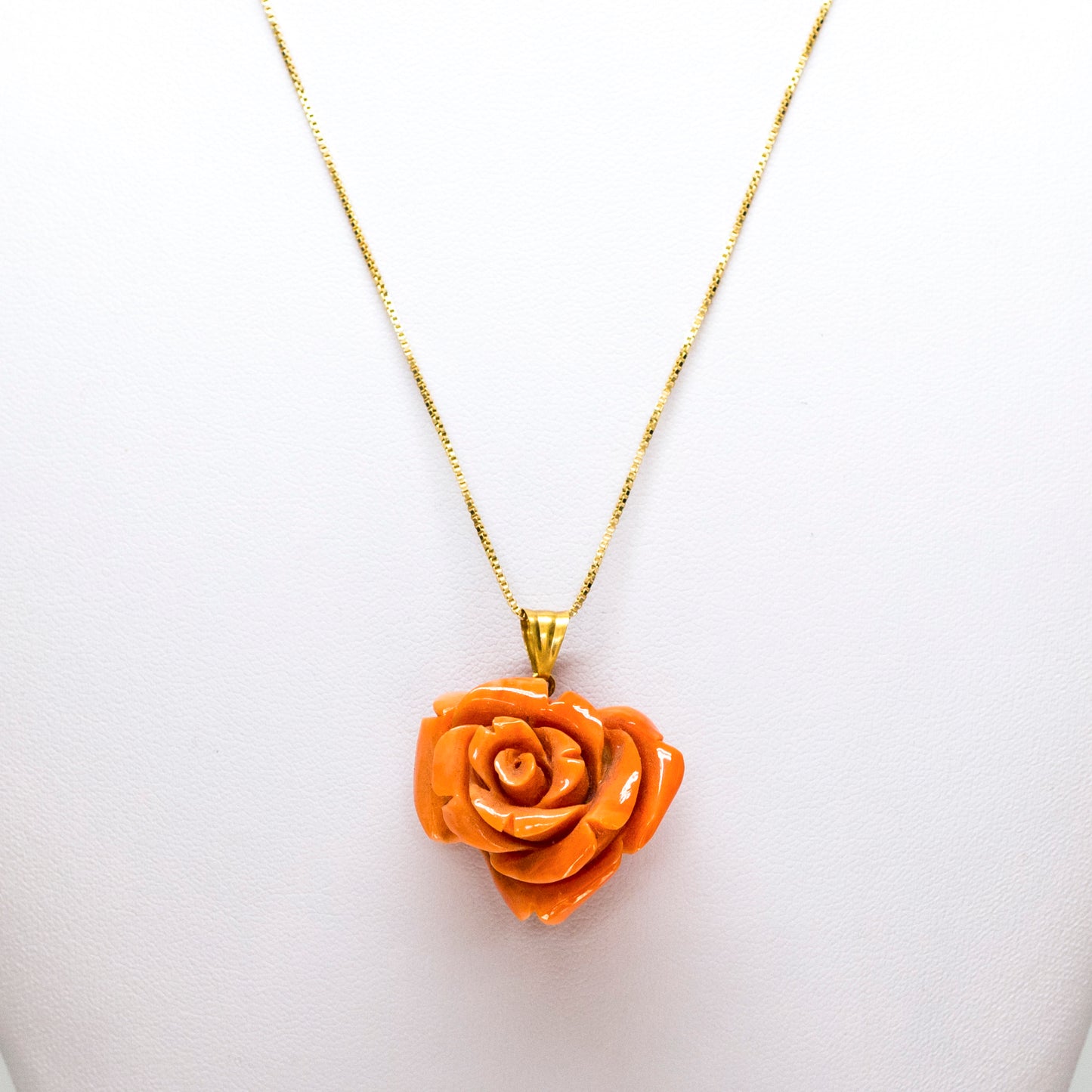 Pendente-Corallo-Arancione-Rosa-Scolpita-in-Oro